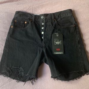 Brand New Levi’s 501 Mid Thigh Shorts Size 26